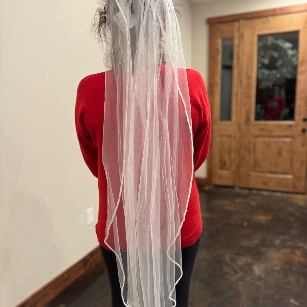 Chic White Wedding Veil